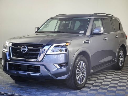 Used 2023 Nissan Armada SL w/ Captain's Chairs Package image 3