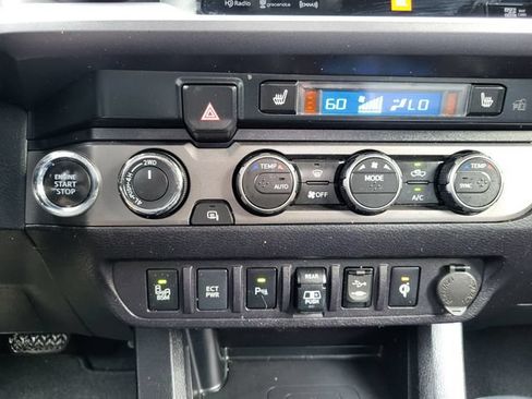 Used 2019 Toyota Tacoma TRD Off-Road AWD/4WD image 18