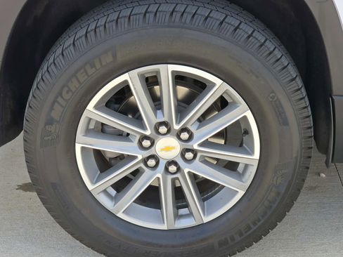 Used 2022 Chevrolet Traverse LT AWD/4WD image 36
