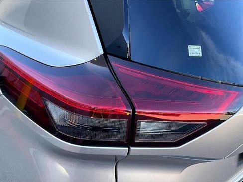 Certified 2022 Nissan Rogue Platinum w/ Head-Up Display Package FWD image 29