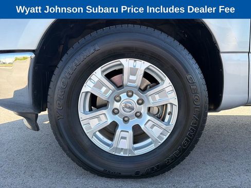 Used 2018 Nissan Titan SV AWD/4WD image 2