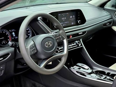 Used 2023 Hyundai Sonata SE w/ Preferred Accessory Package image 11