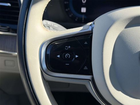 Used 2024 Volvo XC90 B5 Plus image 9