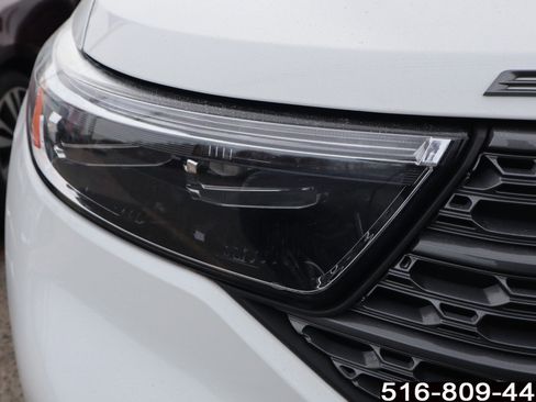 Used 2022 Ford Explorer XLT w/ Equipment Group 202A image 6