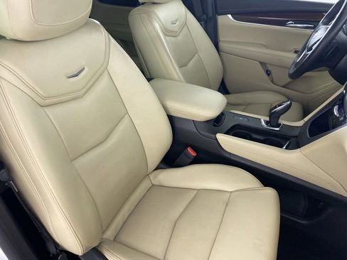 Used 2017 Cadillac XT5 Luxury w/ Driver Awareness Package image 31