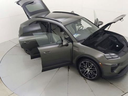 Used 2024 Porsche Macan 4 Electric image 31