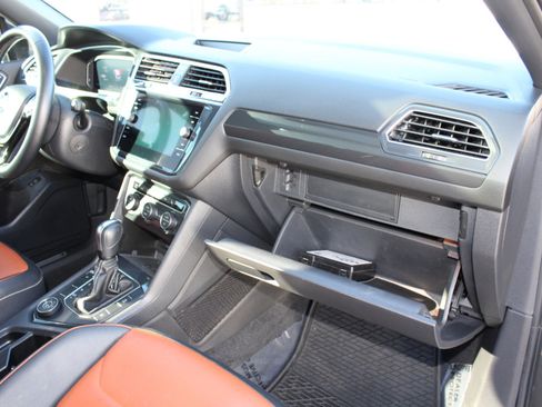 Used 2021 Volkswagen Tiguan SEL Premium R-Line image 28