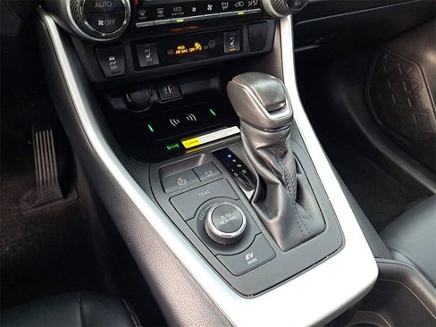 Used 2023 Toyota RAV4 XLE Premium image 21