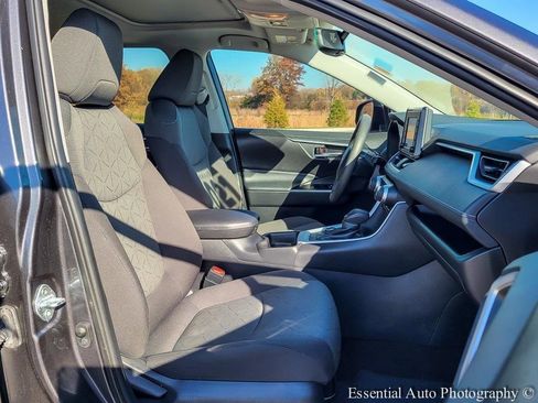 Used 2021 Toyota RAV4 XLE image 33