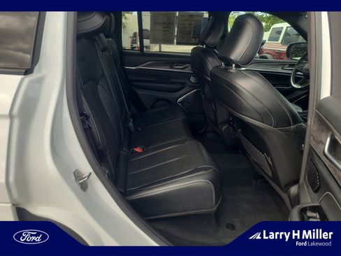 Used 2022 Jeep Grand Cherokee Overland AWD/4WD image 18
