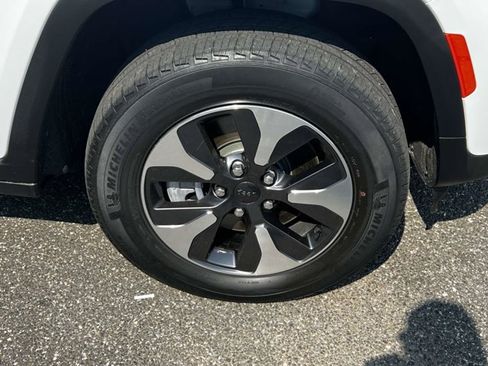 Used 2023 Jeep Grand Cherokee 4WD 4xe image 6