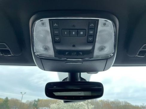 Used 2021 Jeep Grand Cherokee Overland AWD/4WD image 24