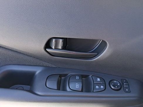 Used 2020 Nissan Kicks S image 15