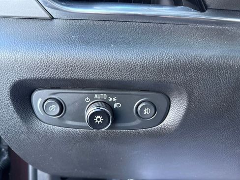 Used 2020 Chevrolet Traverse LT image 23