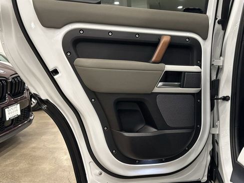 Used 2021 Land Rover Defender 110 SE image 15