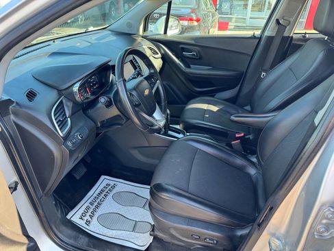 Used 2019 Chevrolet Trax LT w/ LT Convenience Package AWD/4WD image 13