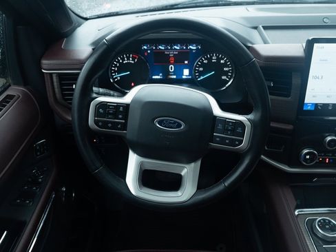Used 2024 Ford Expedition Limited image 11