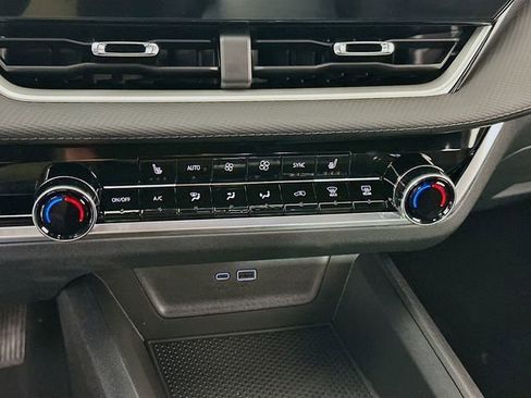 New 2026 Chevrolet Equinox LT w/ Convenience Package II image 16