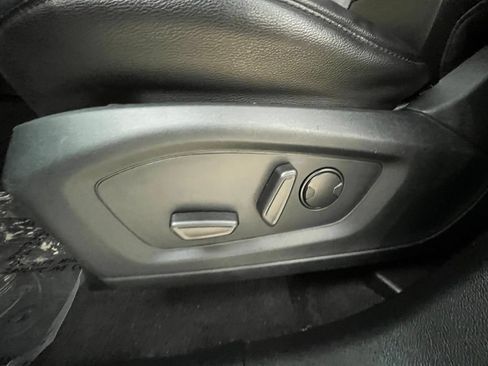 Used 2021 Ford Explorer XLT w/ Equipment Group 202A AWD/4WD image 43