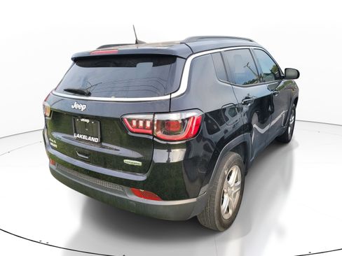 Used 2023 Jeep Compass Latitude AWD/4WD image 4