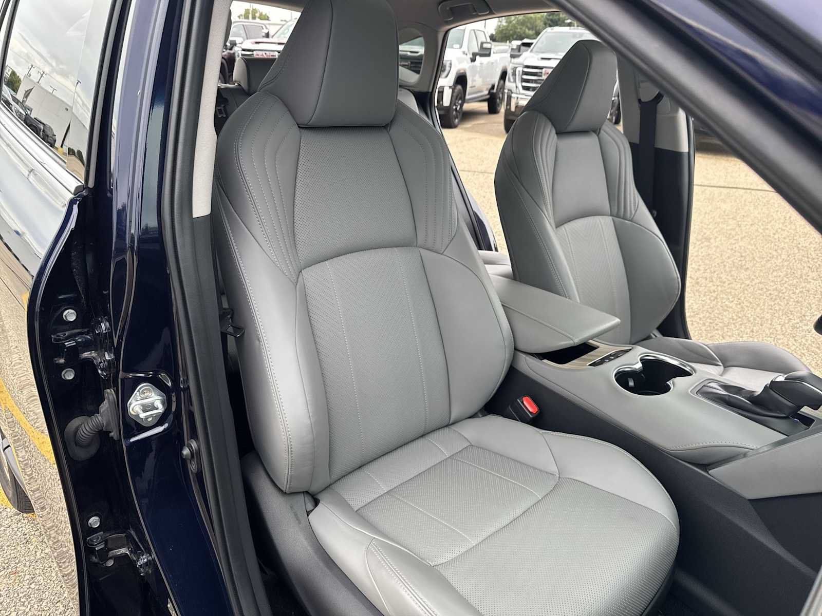 Used 2024 Toyota Venza Limited AWD/4WD image 28