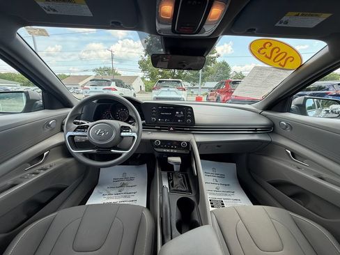 Used 2023 Hyundai Elantra SEL w/ Cargo Package FWD image 11
