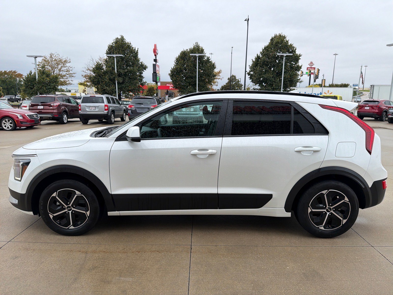 Used 2025 Kia Niro LX FWD image 5