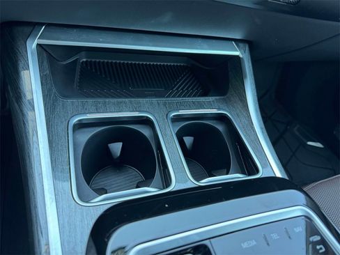 Certified 2025 BMW 750e xDrive w/ Premium Package image 15