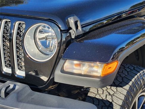 Used 2021 Jeep Gladiator Overland image 9