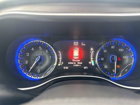 Used 2018 Chrysler Pacifica Limited image 18