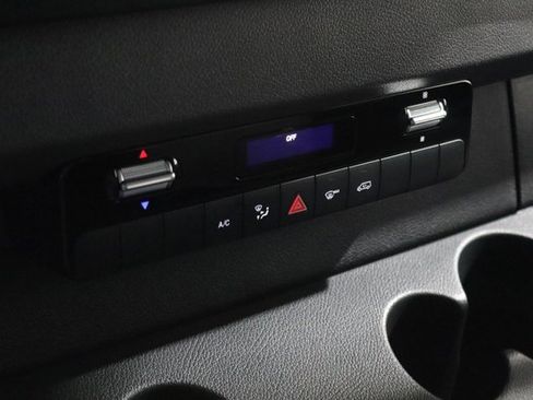 Used 2025 Mercedes-Benz Sprinter 2500 image 19