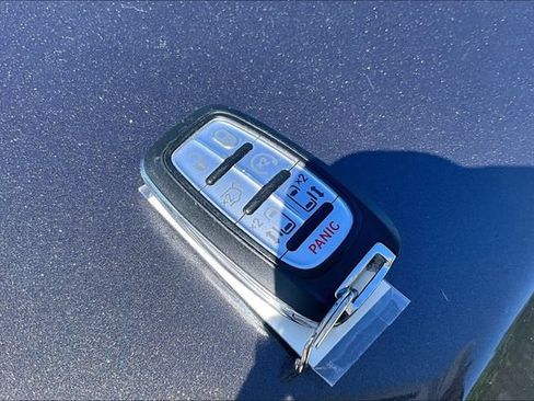 Used 2023 Chrysler Voyager LX FWD image 9