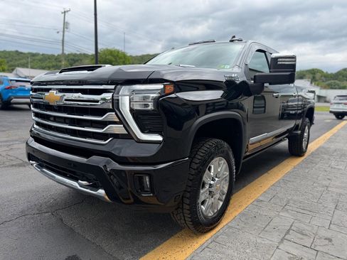 Used 2024 Chevrolet Silverado 2500 High Country w/ High Country Premium Package AWD/4WD image 4