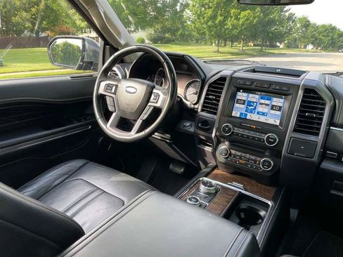 Used 2018 Ford Expedition Max Platinum AWD/4WD image 27