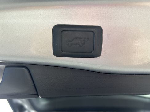 Used 2022 Toyota RAV4 XLE Premium image 16