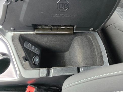 Used 2017 Dodge Challenger SXT w/ Sound Group image 33