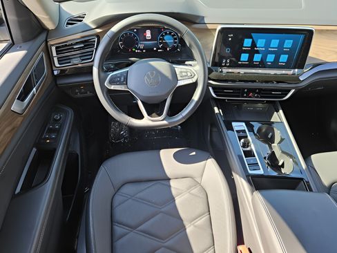 Certified 2025 Volkswagen Atlas SE FWD image 11