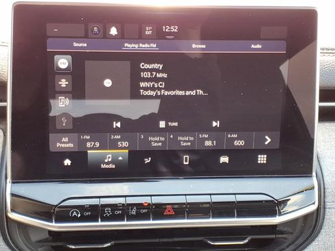 Used 2024 Jeep Compass Latitude image 21