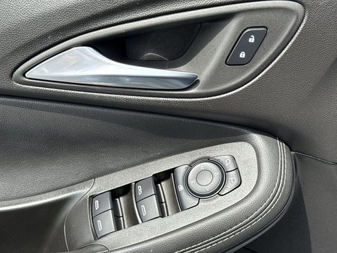 Used 2021 Buick Encore GX Select w/ Sport Touring Package FWD image 17