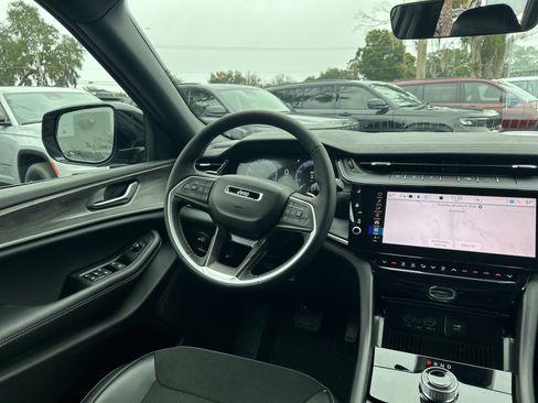 New 2026 Jeep Grand Cherokee Altitude image 37