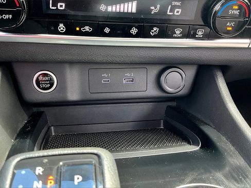 Used 2021 Nissan Rogue S image 16