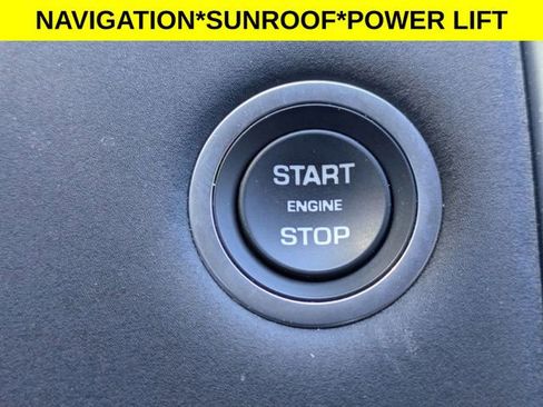 Used 2023 Land Rover Discovery S image 26