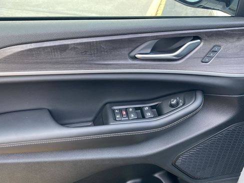 Used 2025 Jeep Grand Cherokee L Limited w/ Black Appearance Package image 6