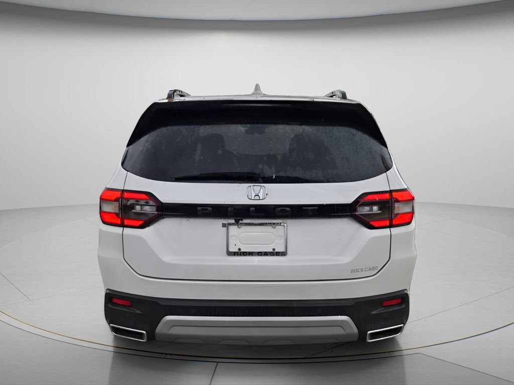Certified 2025 Honda Pilot Touring image 6