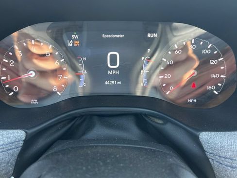 Used 2025 Jeep Compass Latitude w/ Sun & Sound Group AWD/4WD image 9