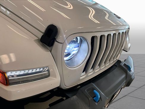 Used 2023 Jeep Wrangler Unlimited Sahara AWD/4WD image 26