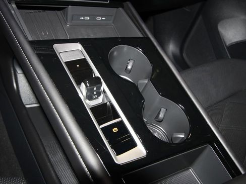 Used 2025 Volkswagen Atlas SE image 18