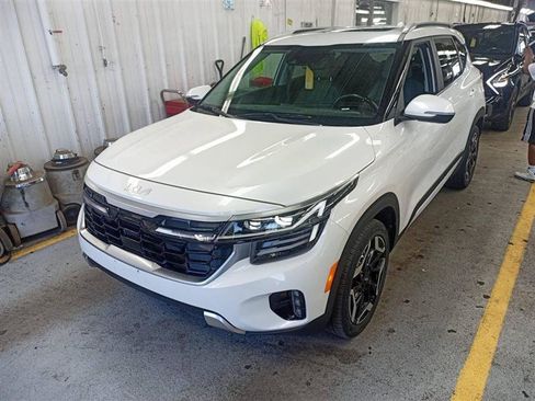 Used 2024 Kia Seltos SX w/ SX Sunroof Package AWD/4WD image 2