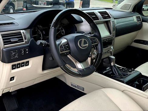 Used 2020 Lexus GX 460 Luxury w/ Accessory Package image 18