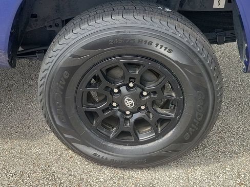 Used 2022 Toyota Tacoma SR5 RWD image 5